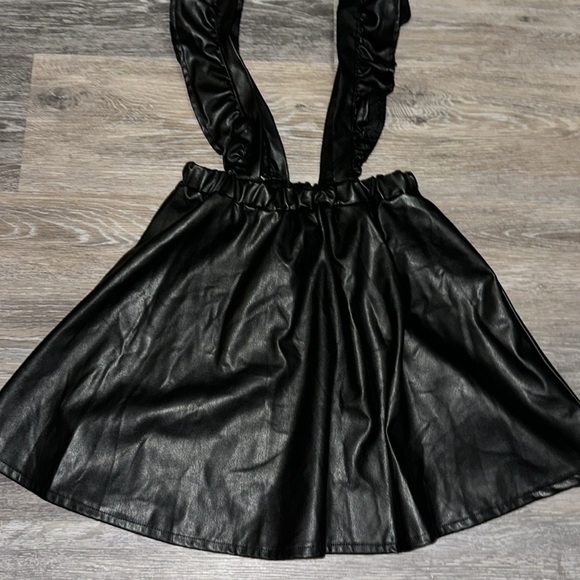 Btween Black Ruffled Pinafore Faux Leather Skirt - Size 8 - Picture 4 of 7